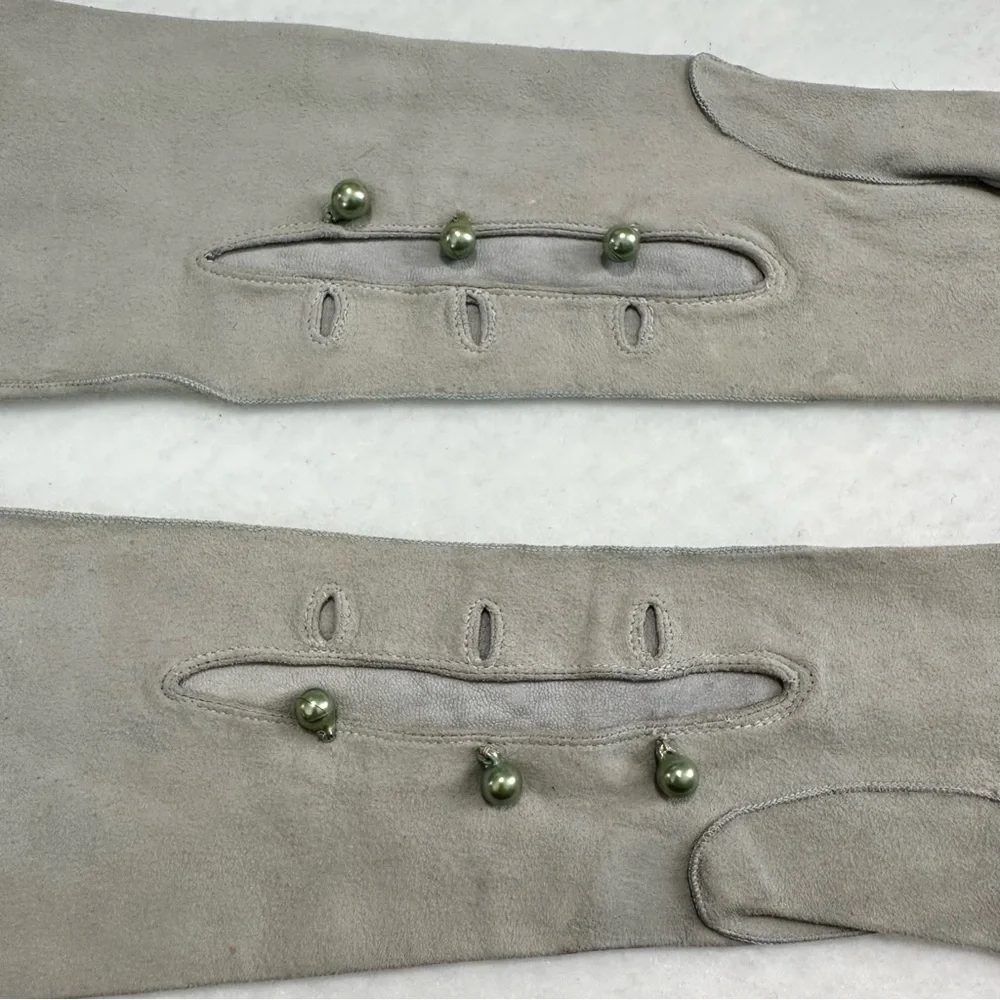 Industria Argentina Dafnis Suede Opera Gloves w/Buttons - Picture 6 of 15